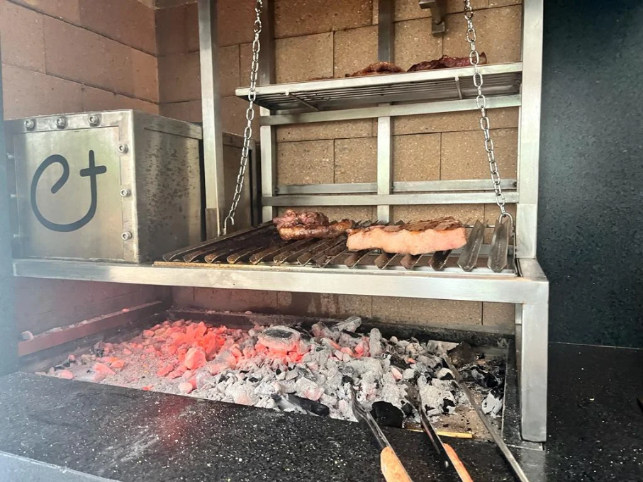 Churrasqueira Parrilla Argentina e Uruguaia de Elevação sem Porta - Modelo Alvenaria
