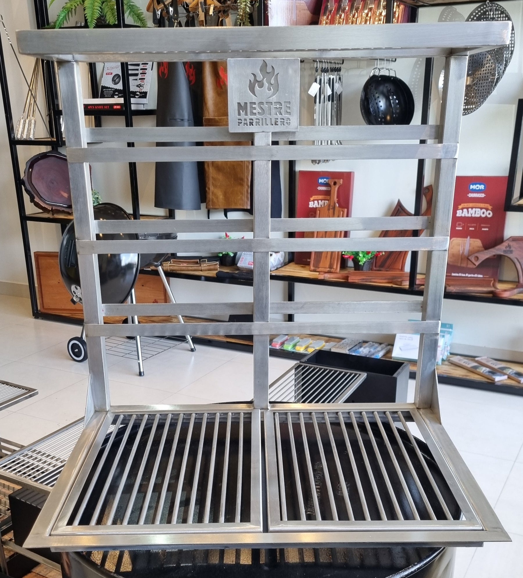 Churrasqueira Parrilla com Grelhas e Porta Espetos Prática